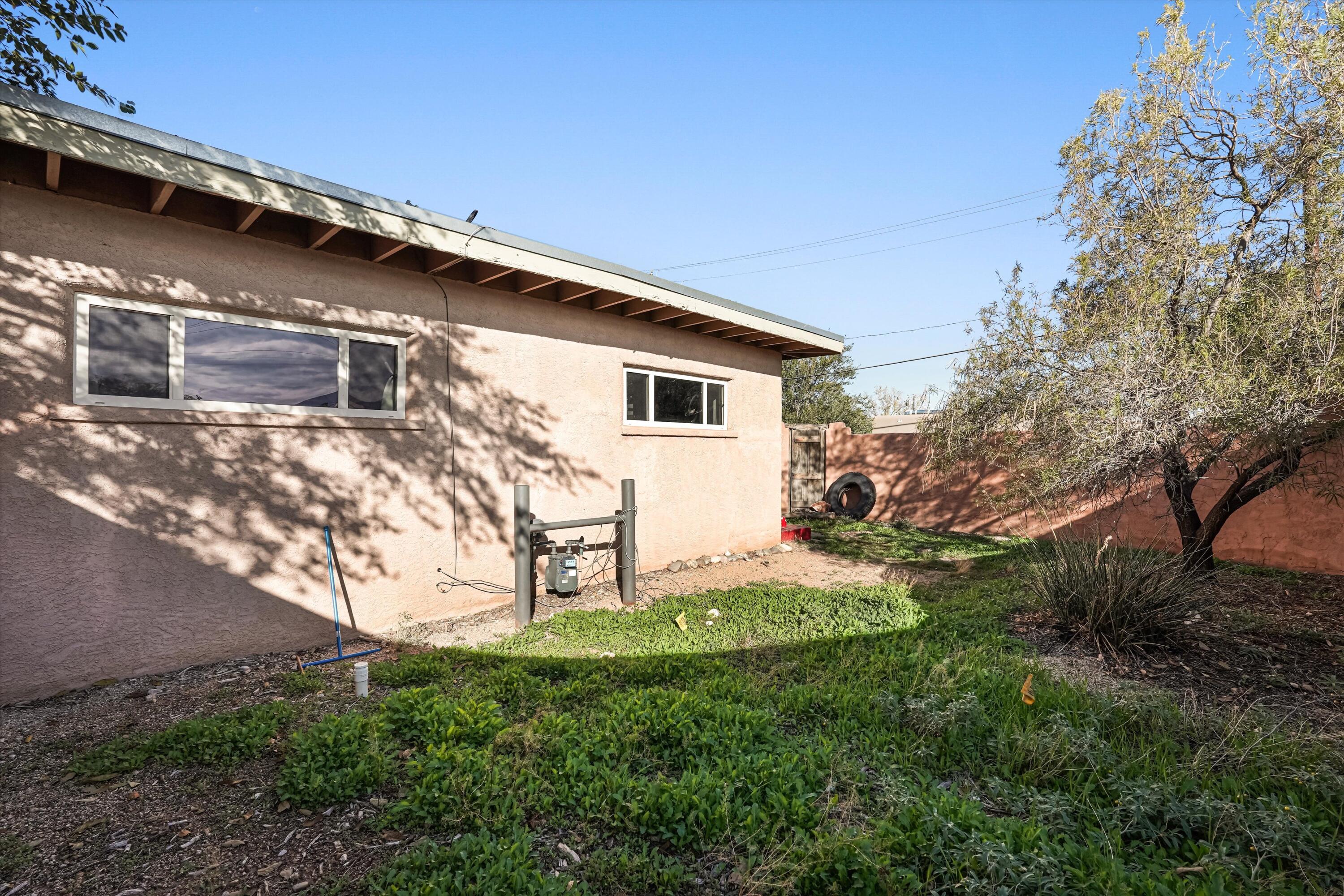 Photo 12 — 241 Cagua Drive NE