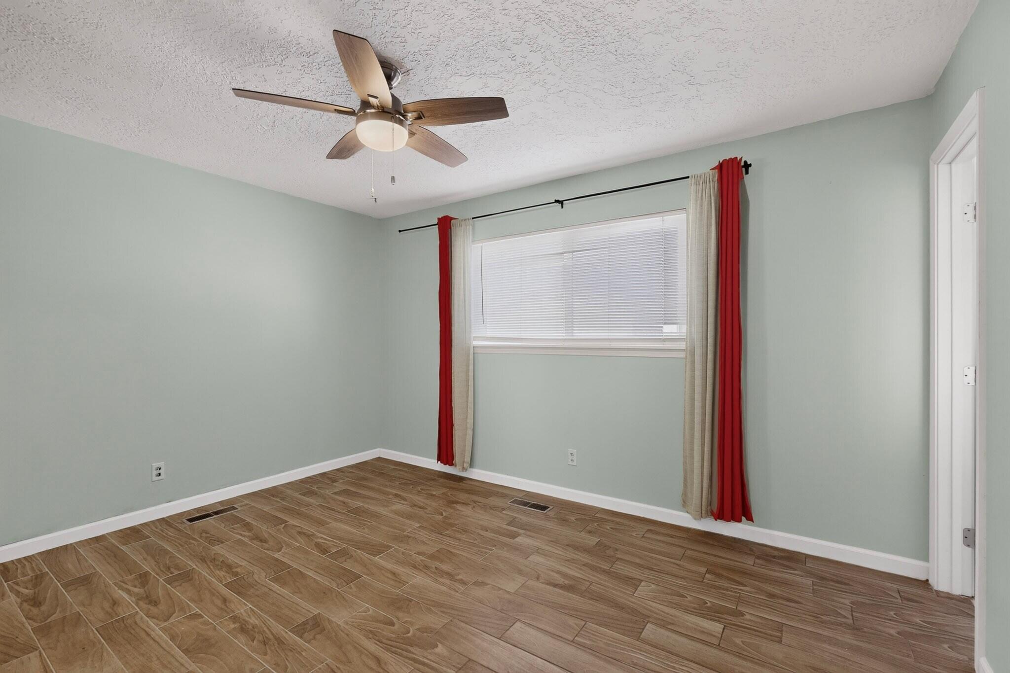 Photo 15 — 6325 Loftus Avenue NE