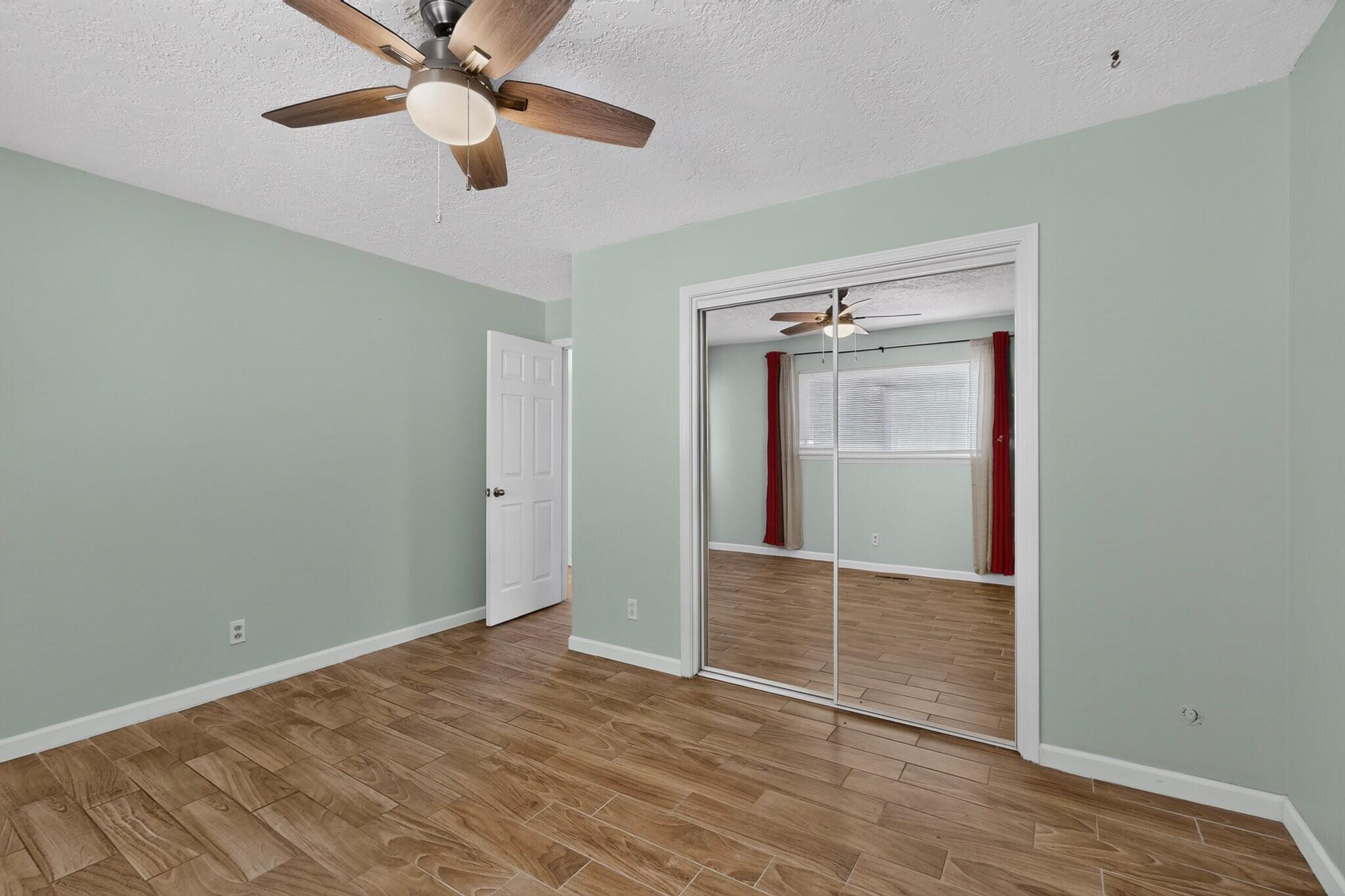 Photo 16 — 6325 Loftus Avenue NE