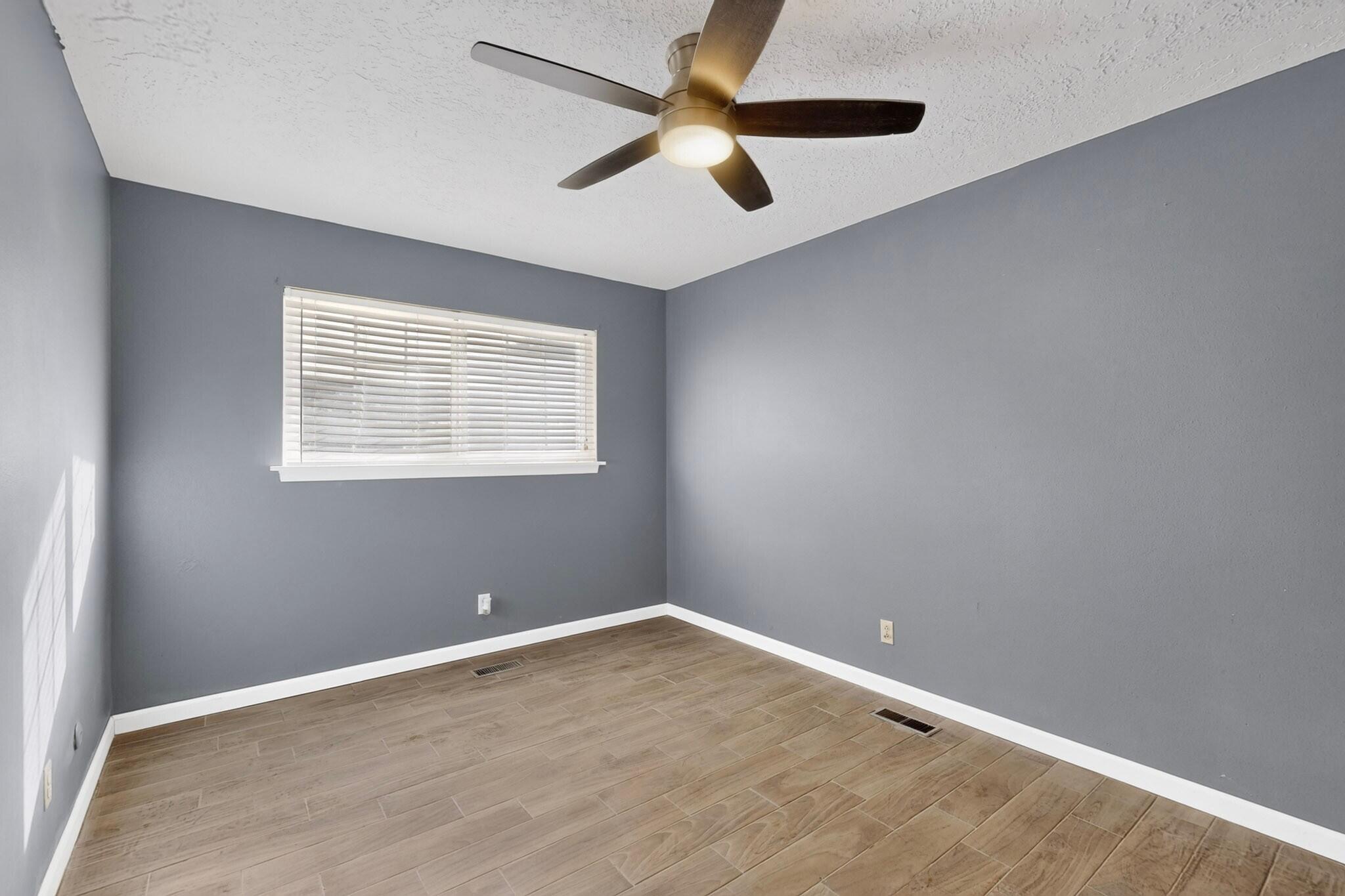 Photo 3 — 6325 Loftus Avenue NE