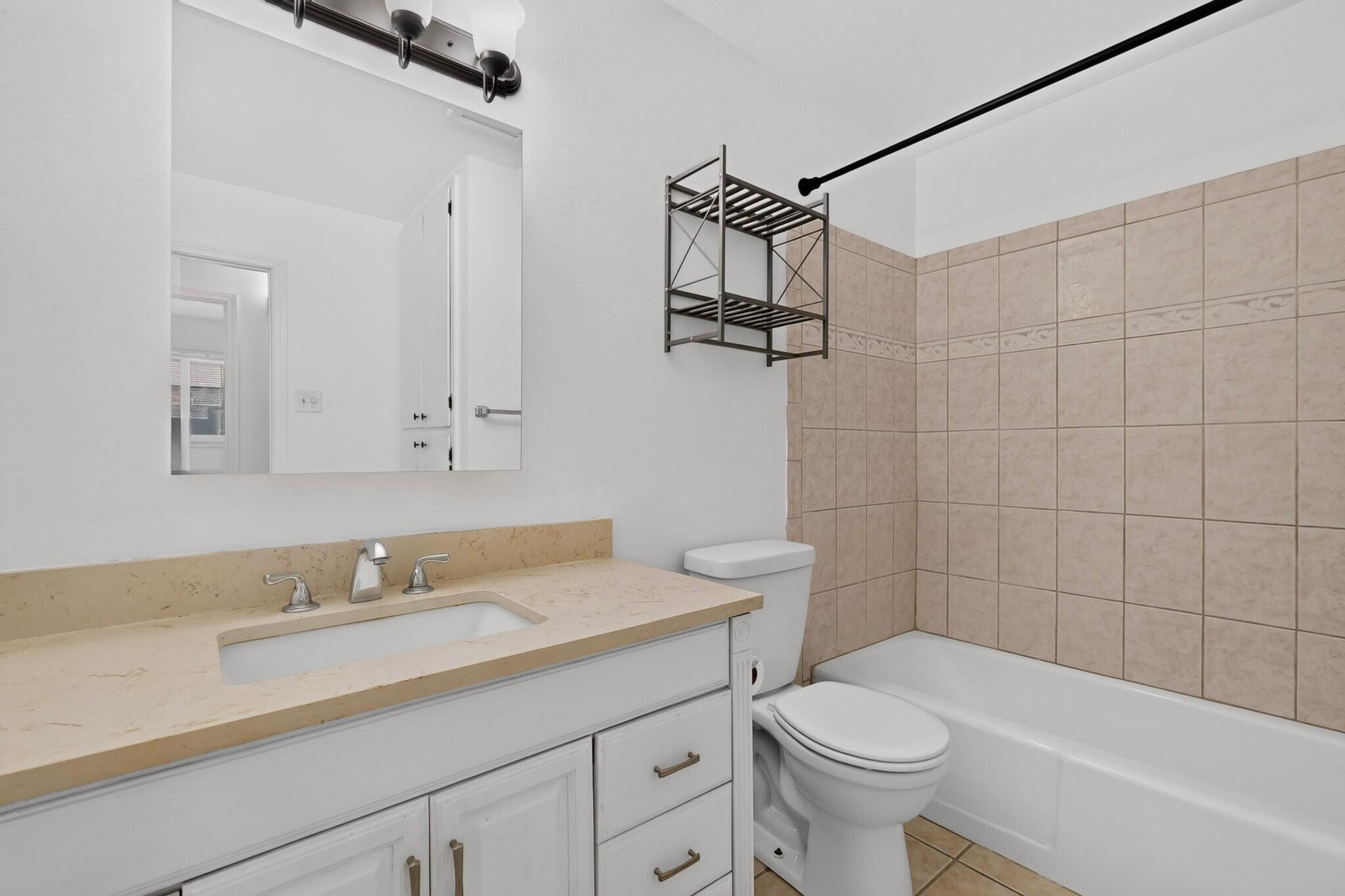 Photo 4 — 6325 Loftus Avenue NE