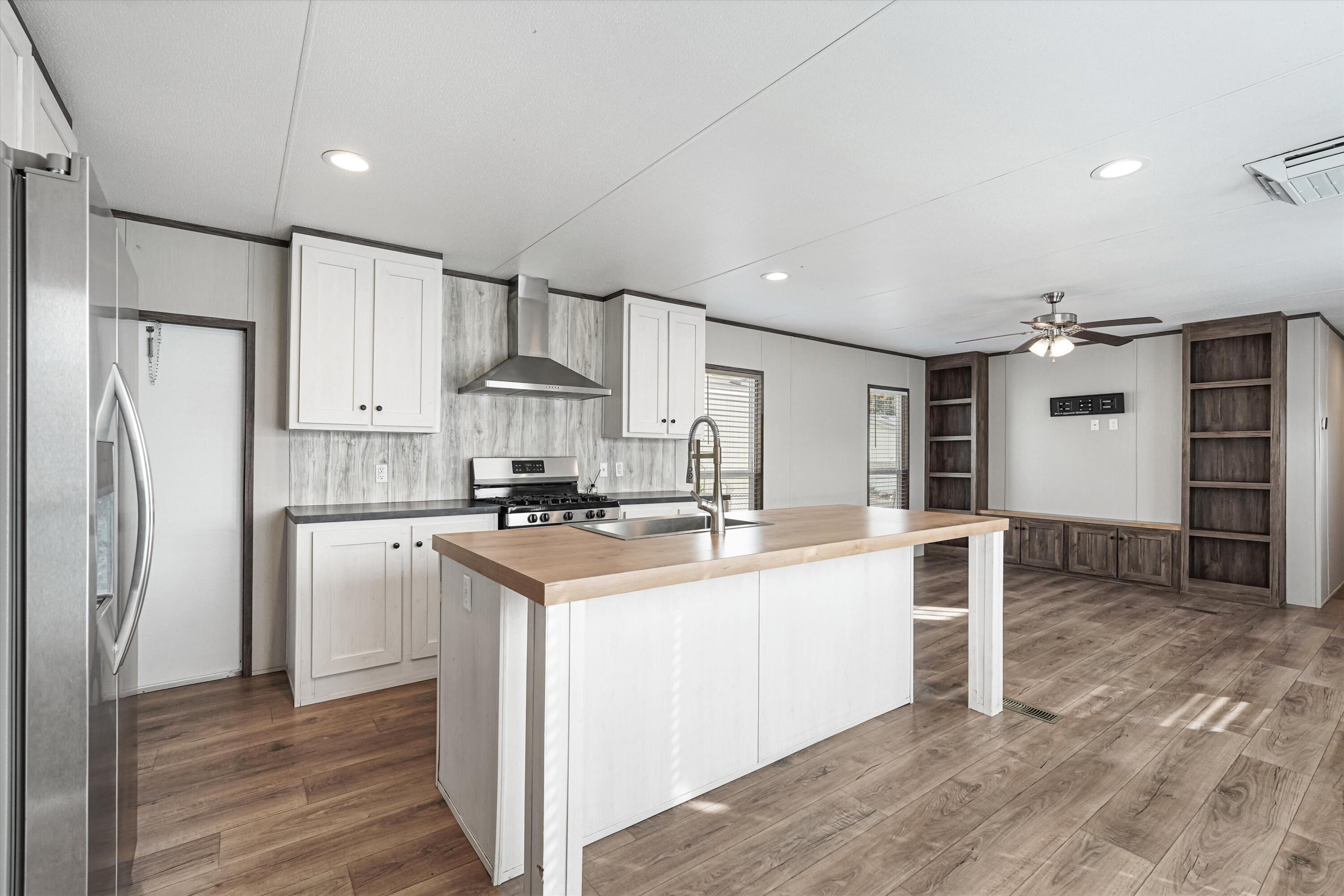 Photo 6 — 7401 San Pedro Drive NE TRLR 64