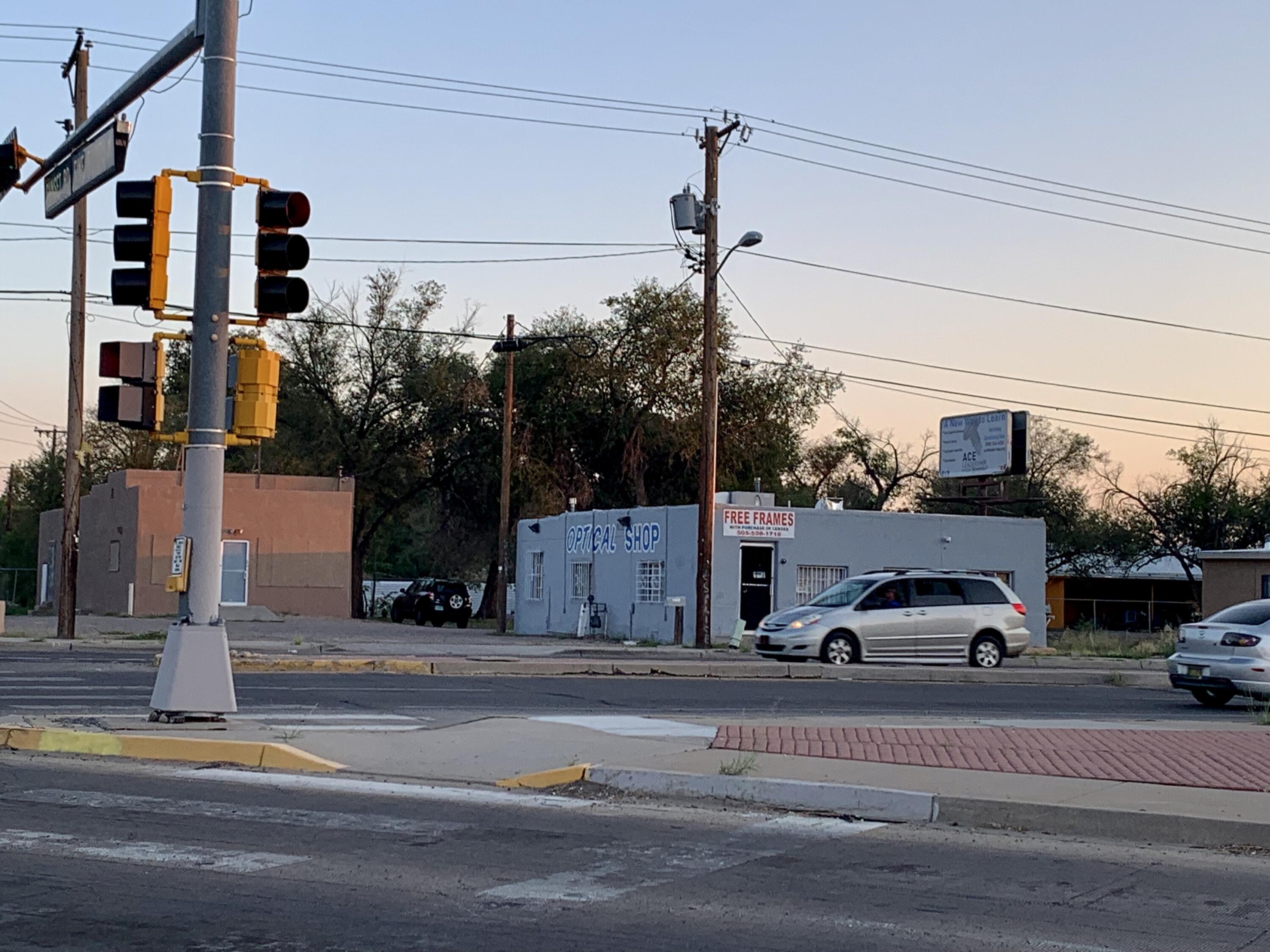 Photo 4 — 1500, 1508 S Bridge Boulevard SW